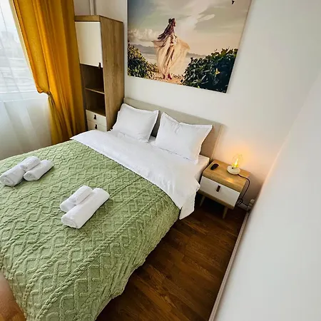 Skyline Apartment *